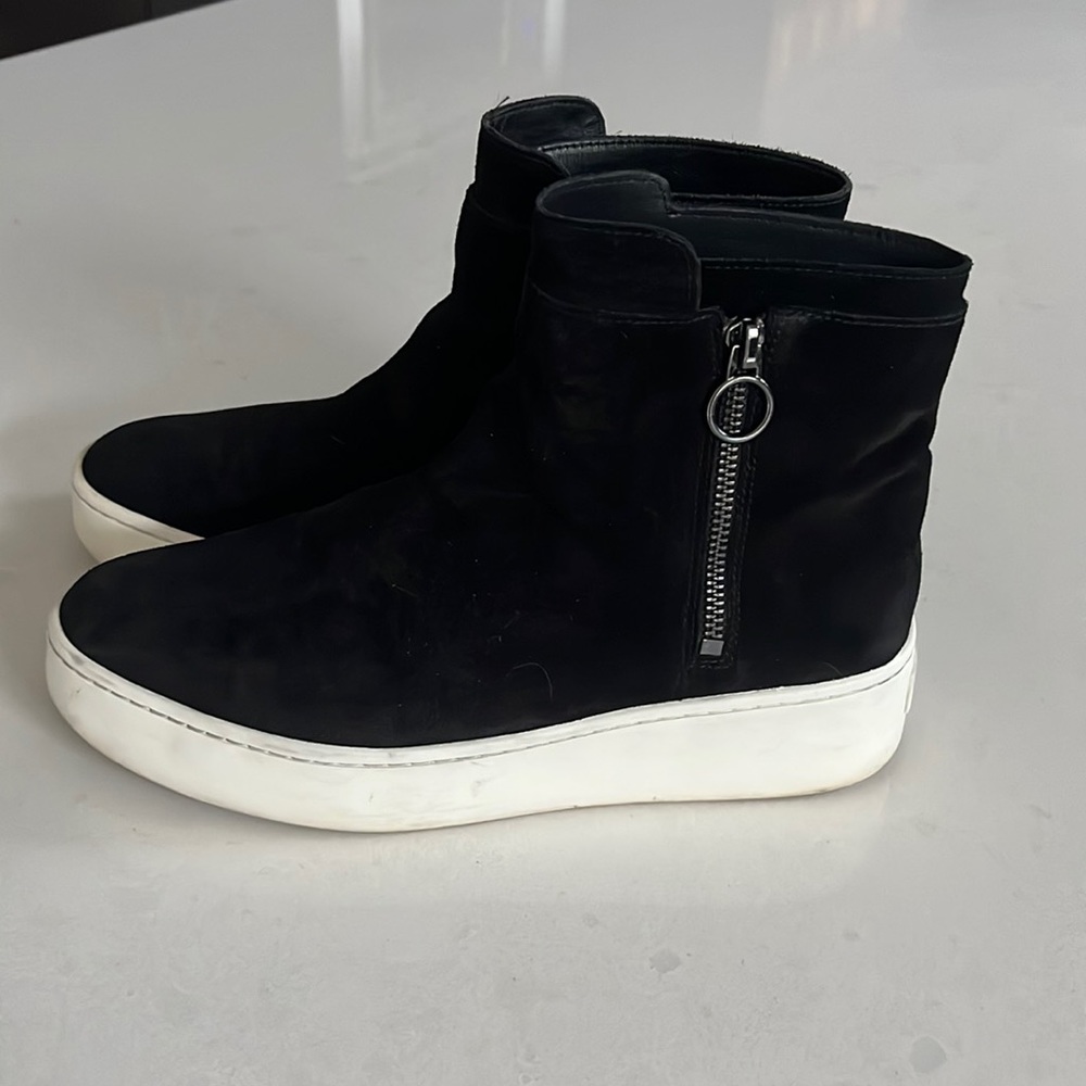 Via spiga Easton suede booties with side zipper